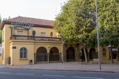 El edificio histórico junto al colegio Camps Elisis cuyo interior será reformado.