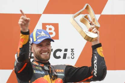 El sud-africà Brad Binder celebra la victòria al Gran Premi d’Àustria.