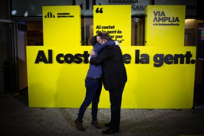 Aragonès y Junqueras, ayer, celebrando el resultado de ERC en las elecciones al Parlament.