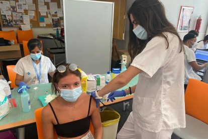 Salut va vacunar ahir estudiants del campus de Cappont.