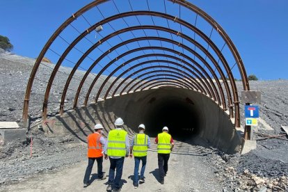 Una de les entrades al túnel del coll de Lilla.