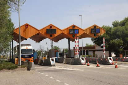 Imagen del peaje de la autopista AP-2 en Les Borges Blanques. 