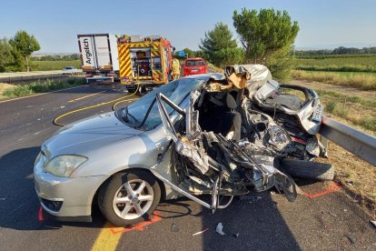 Estat en el qual va quedar el turisme després de l’accident.