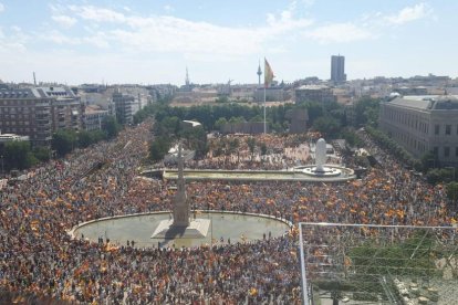 Multitudinària manifestació a Colón contra els indults i un Govern 