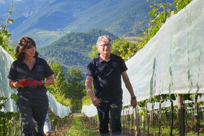 Silvia Gaminde y Javier Güell, propietarios y responsables de Cal Mandrat de Montellà, en la Cerdanya. 