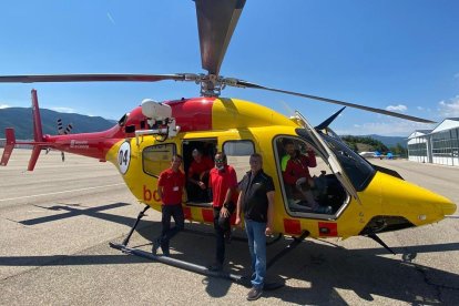 L’empresa Helitrans Pyrinees gestiona els vols de la base GRAE a la Seu i du a terme els rescats amb un helicòpter Bell 429.