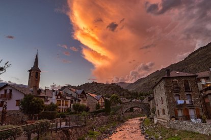 Puesta de sol en Esterri d'Àneu, Pallars Sobirà, hecha por Jordi Odén.