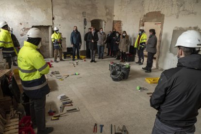 Alumnos del IMO rehabilitan un espacio en la H2 de Gardeny.