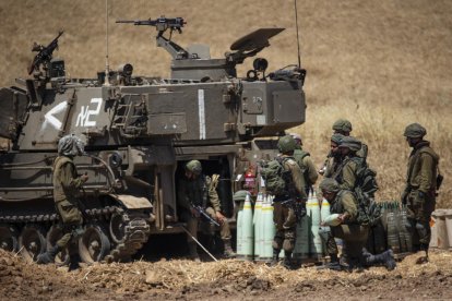 El Ejército israelí ataca con artillería desde la frontera con Gaza.