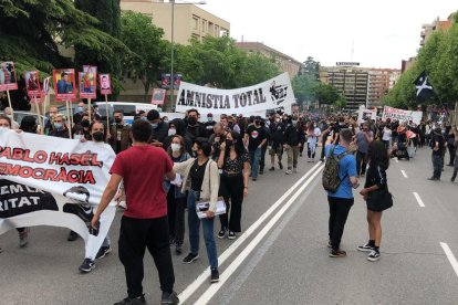 Unes 300 persones reclamen la llibertat de Pablo Hasél tres mesos després del seu empresonament