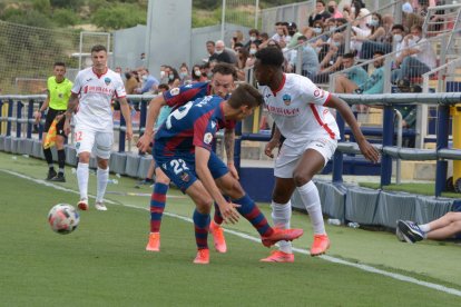 El Lleida es va emportar tres punts d’or de la Ciutat Esportiva de Bunyol.