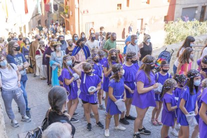 Cercavila de les menudes de la localitat.