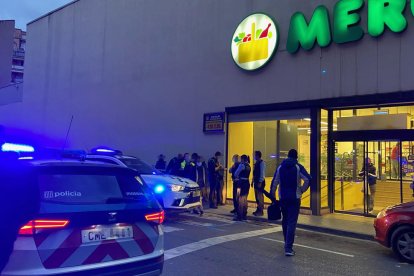 Moment de la detenció al carrer Lluís Roca, a Noguerola.