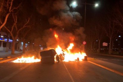 Una barricada al centre de Lleida.