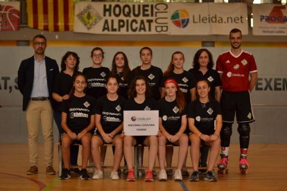 El equipo femenino del Alpicat, en la foto oficial de principio de temporada.