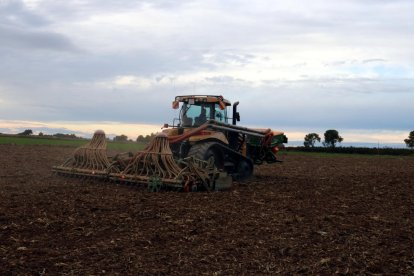 Proveir-se del dipòsit de gasoil de la maquinària agrícola ha disparat el seu preu.