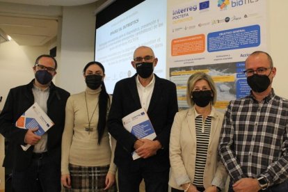 Carlos Rey (UdL), Alba Ezquerra (Laboratoris Enosán), Francisco Laborda (Unizar), Ana Isabel Vitas (UN) y Jairo Gómez (NILSA), este miércoles en la Universidad de Zaragoza.