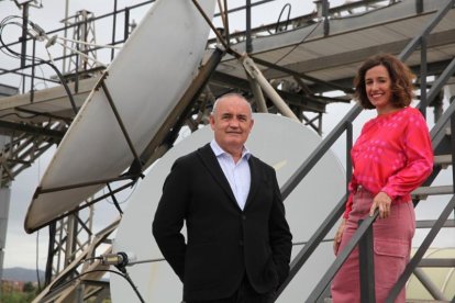 Albert Elfa y Ester Bertran abordan el futuro del aeropuerto.