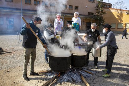 La retransmissió del Ranxo de Ponts es va fer des del pati de l’escola del municipi.