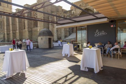 El bar entra en funcionamiento esta mañana.