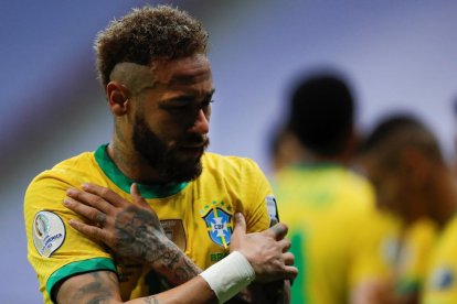 Neymar celebra el gol que marcó de penalti ante Venezuela.