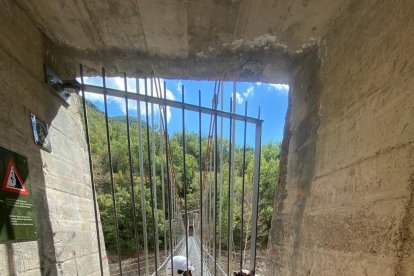 La puerta instalada antes del puente de Sant Jaume. 