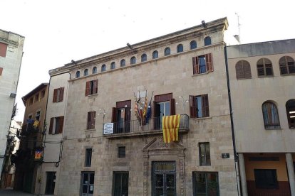 Vista del ayuntamiento de Tàrrega.