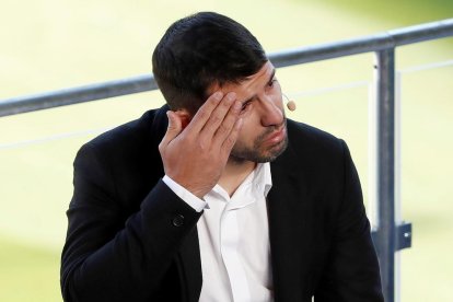 Sergio Kun Agüero, molt emocionat, ahir durant l’anunci del seu adeu al futbol professional.