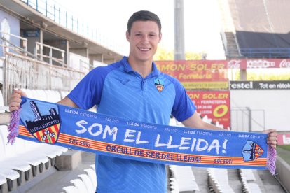 Ramon Vila y John Neeskens presentados ayer como jugadores del Lleida Esportiu.