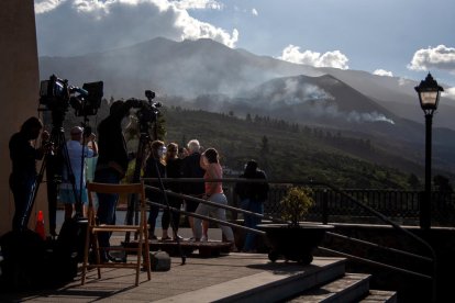 Vistes del volcà des de l’església de Tajuya, a l’illa de La Palma.