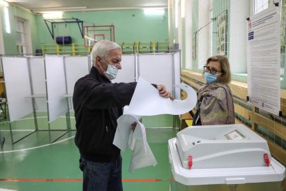 Los colegios electorales abrieron ayer y cerrarán mañana. 