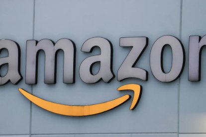 Amazon estudia l'obertura de grans botigues físiques