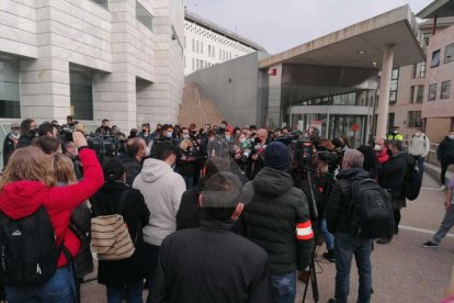 Concentración en los juzgados de Lleida en apoyo a los detenidos por los disturbios