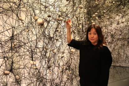 Chiharu Shiota, a la Fundació Sorigué l’octubre del 2015.