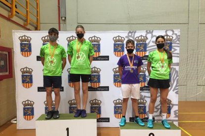 El equipo de bádminton del Inef Lleida consigue dos oros y tres platas 