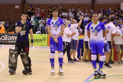 Martí Serra, Bruno Di Benedetto y Joan Cañellas, resignados con la medalla de plata.