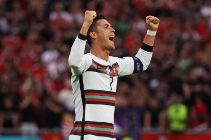 Cristiano Ronaldo celebra uno de los goles con los que hizo historia.