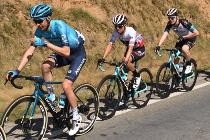 Esteban Chaves ganó este año en Port Ainé - El ciclista colombiano Esteban Chaves (en el centro de la imagen) ganó la cuarta etapa de este año de la Volta, disputada entre Ripoll y Port Ainé sobre 166,5 kilómetros. Fueron 7 los segundos de v ...