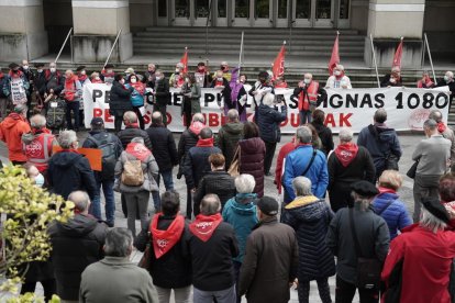 Una manifestació de pensionistes reclamant prestacions d’almenys 1.080 euros.