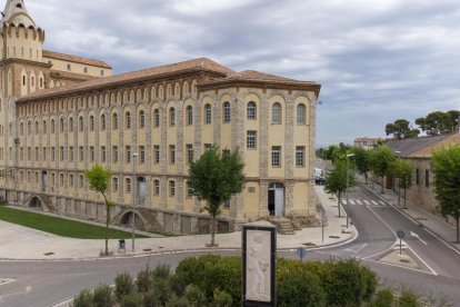 Imatge de l’edifici modernista del Sindicat de Cervera.