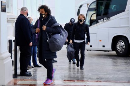 Marcelo y Modric, en foto de archivo, dos de los jugadores del Real Madrid que han dado positivo.