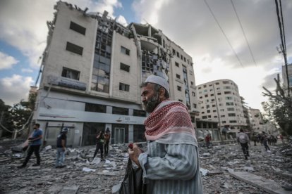 Molts edificis del centre de Gaza estan en ruïnes pels bombardejos israelians.