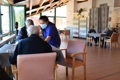 El centre de dia de la Fundació Sant Hospital de la Seu, que ahir va tornar a l’activitat més d’un any després.