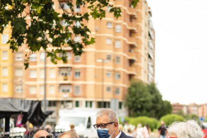 Larrosa y Valls, ayer en el mercadillo del Camp d’Esports. 