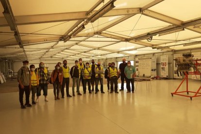 Profesores y alumnos ayer en el primer día de la formación.