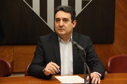 Manuel Bustos, en el pleno de renuncia en 2013 en Sabadell.