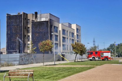 Estabilizado un incendio en un edificio de cinco pisos en Lleida