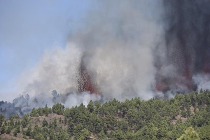 Entra en erupción un volcán de La Palma