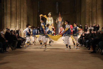 Imatge de la representació del ball de valencians.