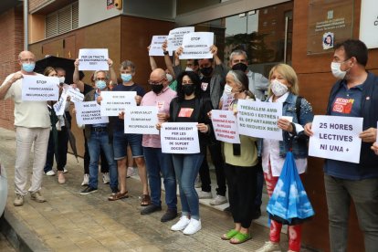 La protesta ayer del personal de educación especial.